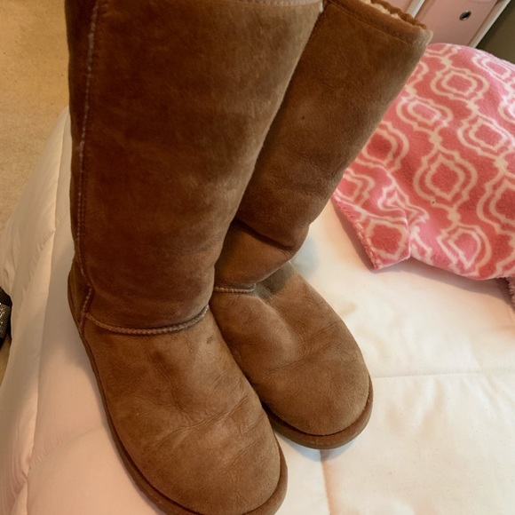 Brown Uggs - Picture 1 of 5